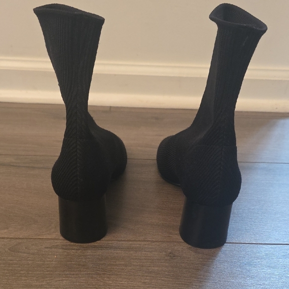 Vince Tasha Elegant Black Heeled Boots - Picture 4 of 8